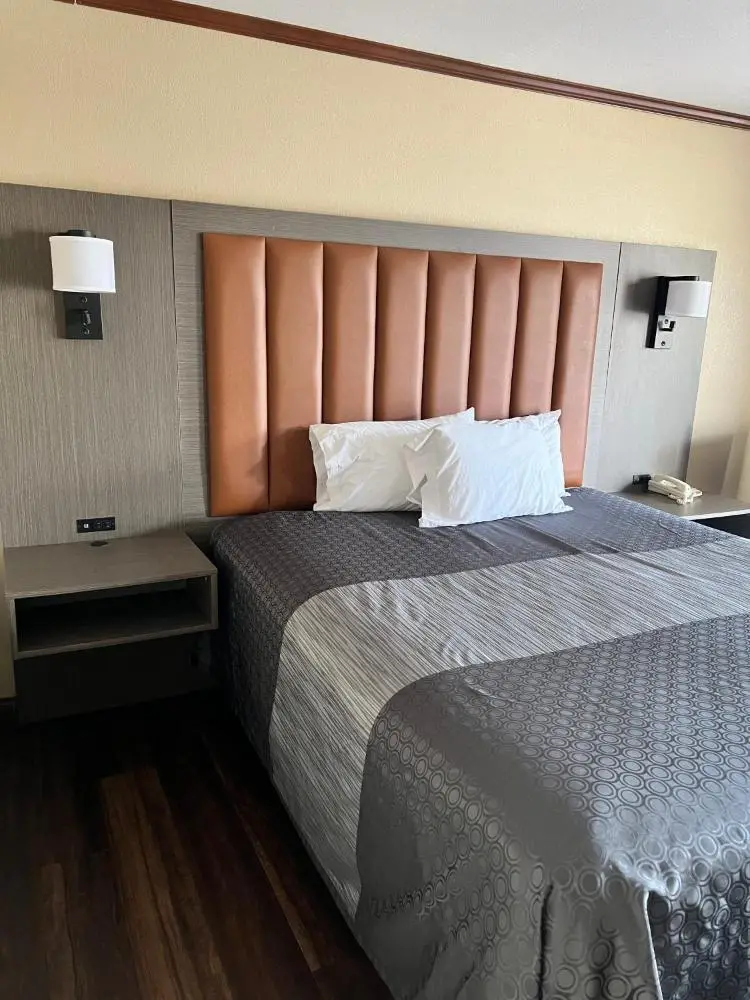 Deluxe King Room - Non-Smoking